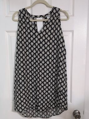 Old Navy Black and White Sleeveless Mini Dress with Notch Detail